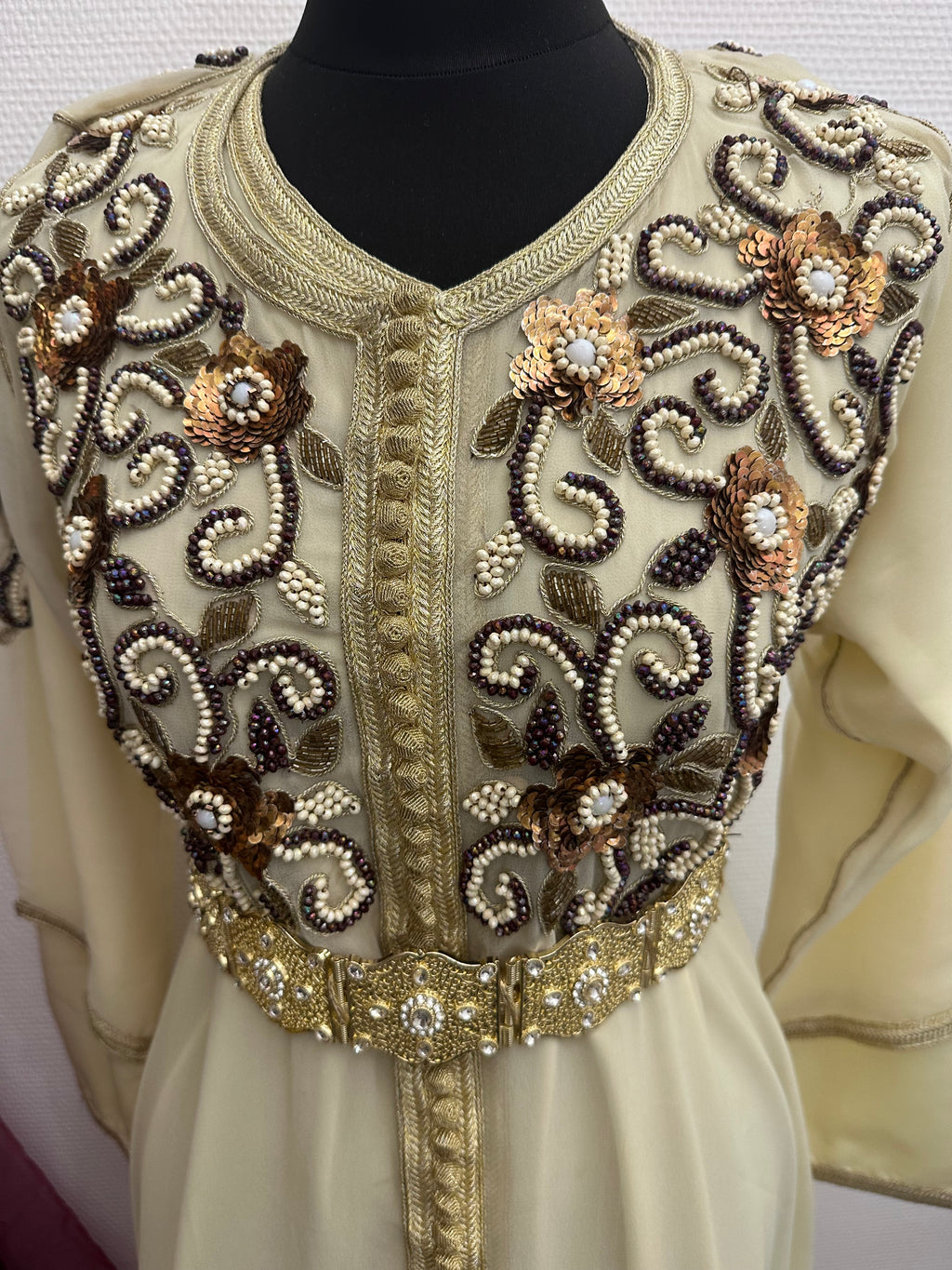 Caftan beige perles