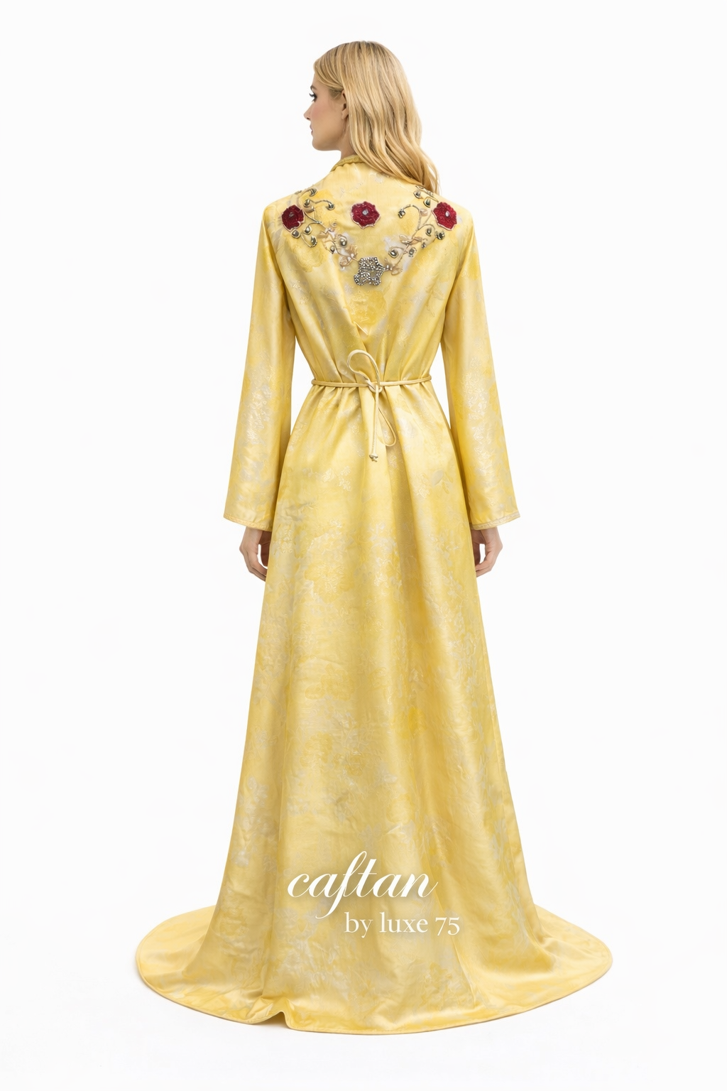 Caftan en Brocard – L’Expression du Raffinement